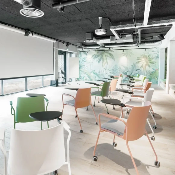 Bureau privé 15 m² 2 postes Coworking Rue des Bouleaux Lesquin 59810 - photo 6