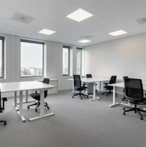 Bureau privé 12 m² 3 postes Location bureau Allée Rose Dieng-Kuntz Paris 75019 - photo 6