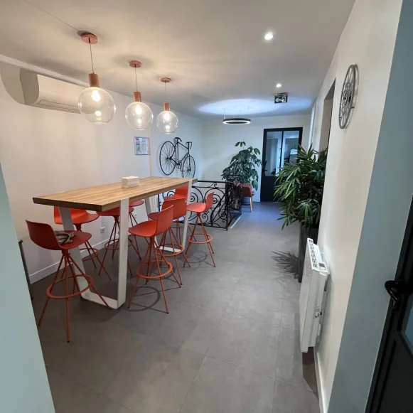 Bureau privé 25 m² 6 postes Location bureau Rue de Tocqueville Paris 75017 - photo 8