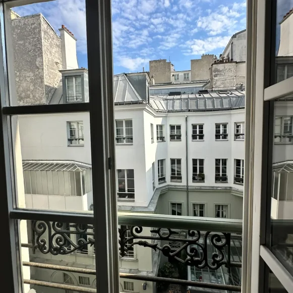 Bureau privé 9 m² 4 postes Location bureau Rue d'Aboukir Paris 75002 - photo 8