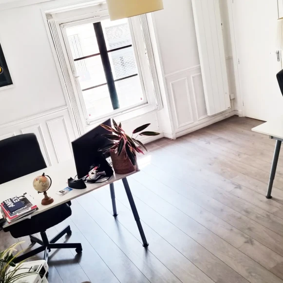 Bureau privé 22 m² 5 postes Location bureau Rue Meslay Paris 75003 - photo 4