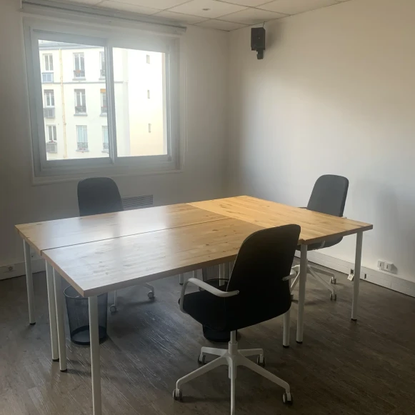 Bureau privé 25 m² 6 postes Coworking Rue Chanzy Paris 75011 - photo 5