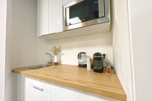 Bureau privé - 06200 - 2 postes - 700€