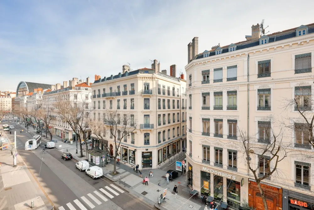 Espace indépendant - 69001 - 6 postes - 3300€