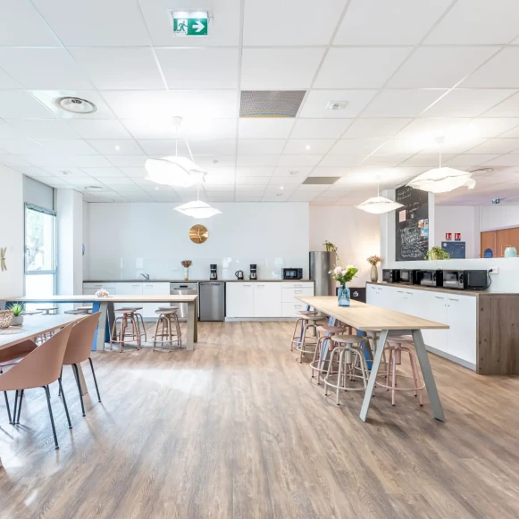 Bureau privé 23 m² 5 postes Coworking Rue Jacques Daguerre Nantes 44300 - photo 4