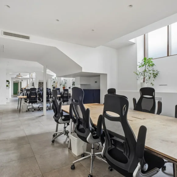 Espace indépendant 350 m² 54 postes Location bureau Rue Saint Sabin Paris 75011 - photo 4