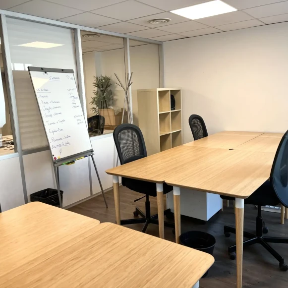 Bureau privé 20 m² 6 postes Coworking Rue Cardinet Paris 75017 - photo 10