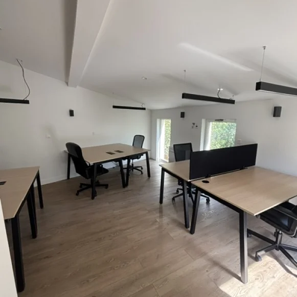 Bureau privé 22 m² 6 postes Coworking Rue Turenne Bordeaux 33000 - photo 5