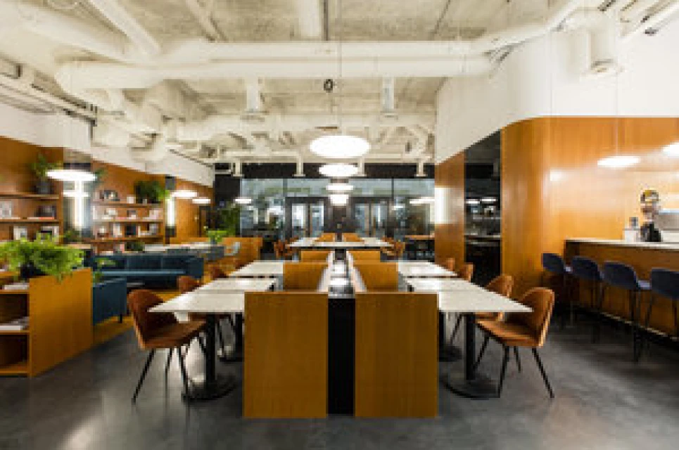 The bureau I - 28 Cours Albert 1er Paris 08