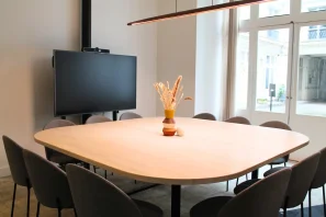 Open Space - 75010 - 70 postes - 400€