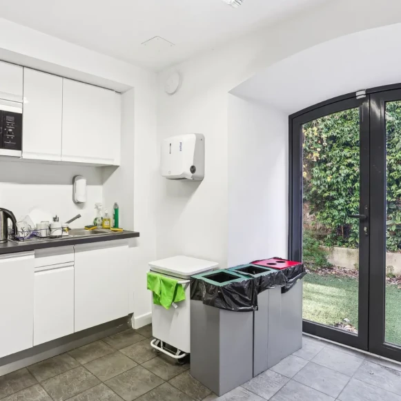 Bureau privé 40 m² 10 postes Location bureau Rue Vercingétorix Paris 75014 - photo 5