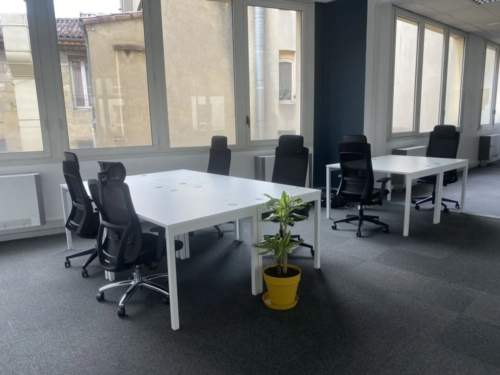 Open Space - 33000 - 1 poste - 260€