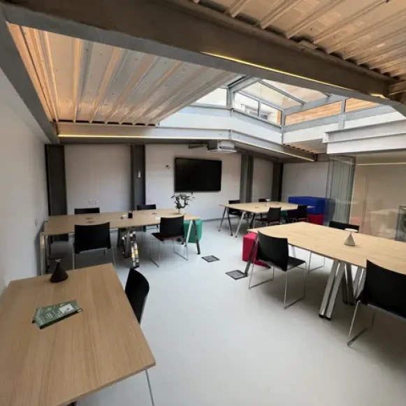 Bureau privé 40 m² 12 postes Coworking Rue de Croulebarbe Paris 75013 - photo 2