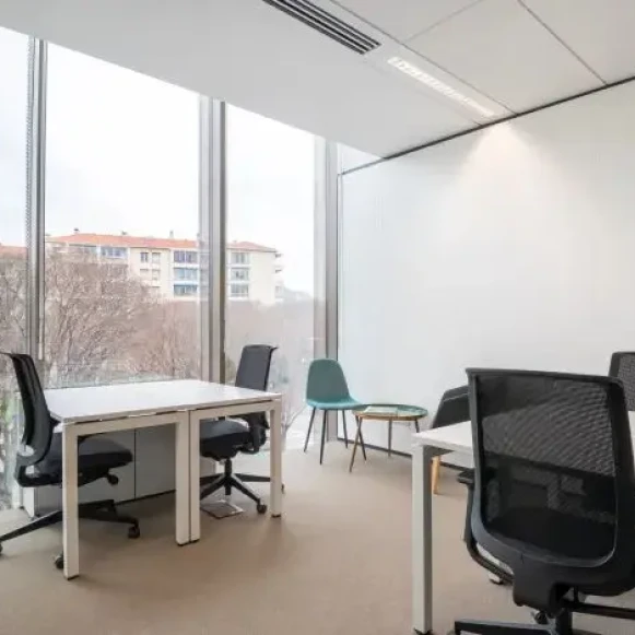 Bureau privé 150 m² 30 postes Coworking Boulevard Michelet Marseille 13008 - photo 2