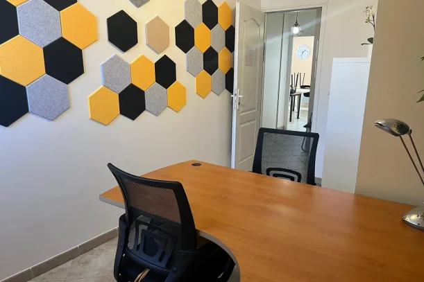 Bureau privé - 83470 - 1 poste - 390€
