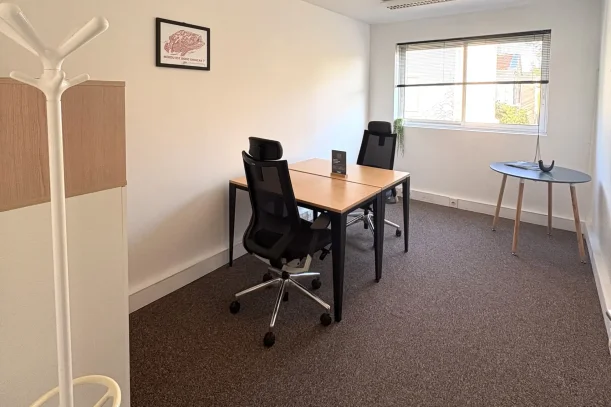 Bureau privé - 13008 - 2 postes - 835€