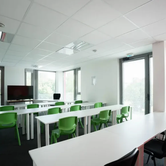 Bureau privé 42 m² 7 postes Location bureau Rue du Lac Saint-André Le Bourget-du-Lac 73370 - photo 3