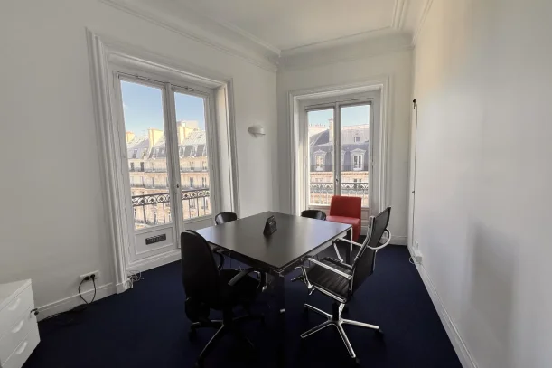 Bureau privé - 75001 - 3 postes - 1690€