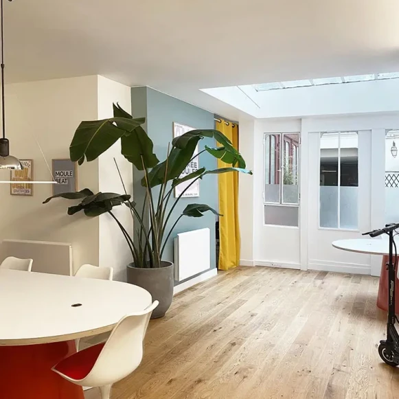 Bureau privé 90 m² 10 postes Location bureau Rue Saint-Louis en l'Île Paris 75004 - photo 4