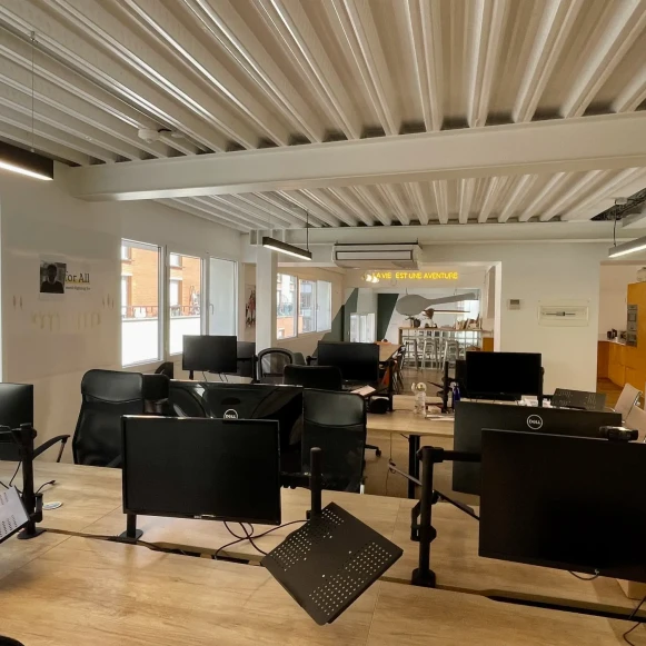 Open Space  16 postes Location bureau Impasse Charles Petit Paris 75011 - photo 1