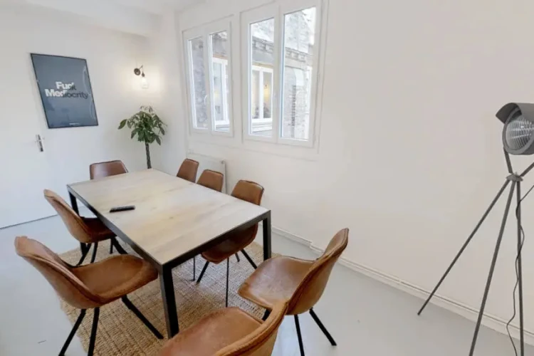 Espace indépendant - 75010 - 35 postes - 13000€