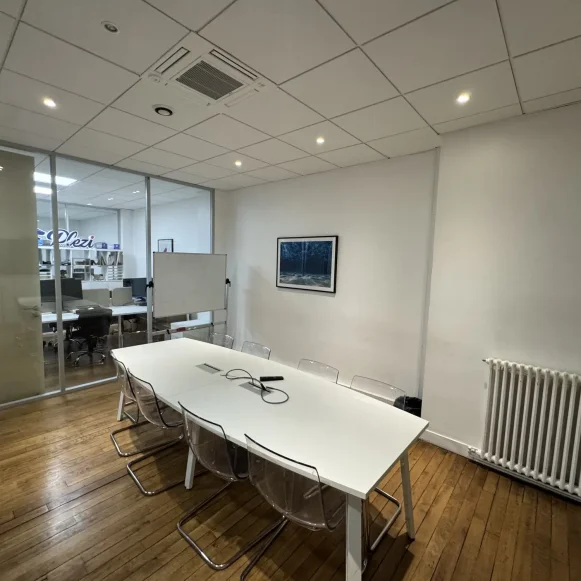 Bureau privé 14 m² 4 postes Location bureau Rue du Renard Paris 75004 - photo 7