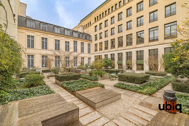 Bureau privé - 75003 - 5 postes - 2924€