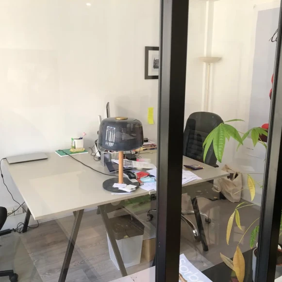 Bureau privé 13 m² 3 postes Coworking Rue Mademoiselle Paris 75015 - photo 2