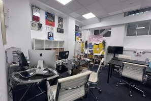 Open Space - 75002 - 8 postes - 400€