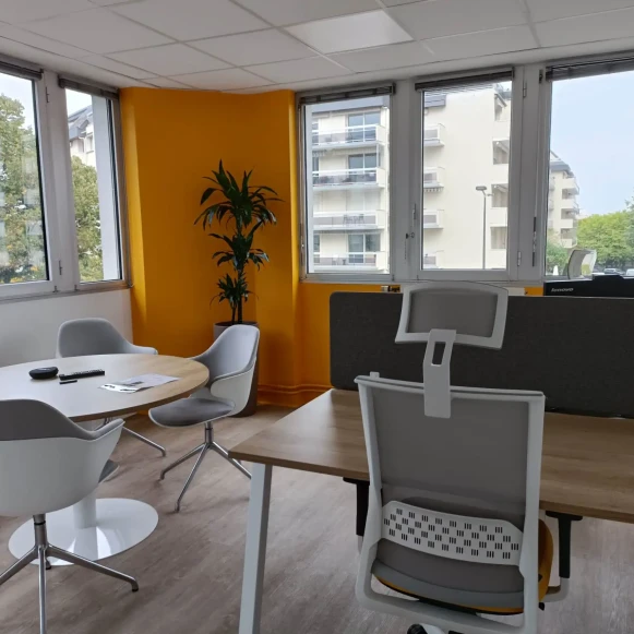 Bureau privé 18 m² 4 postes Coworking Rue Albert Dennery Tours 37000 - photo 6