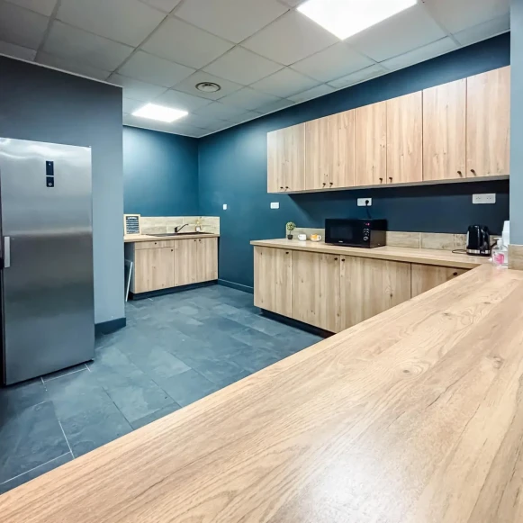 Bureau privé 10 m² 2 postes Location bureau Chemin des Cordeliers Mantes-la-Ville 78711 - photo 9