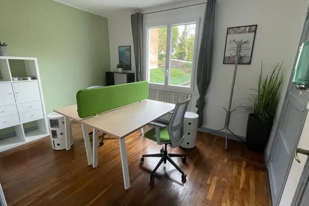 Open Space - 25000 - 8 postes - 250€