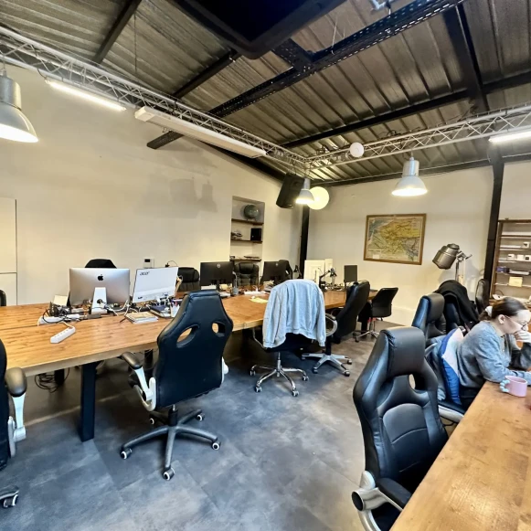 Open Space  2 postes Location bureau Rue Myrha Paris 75018 - photo 1