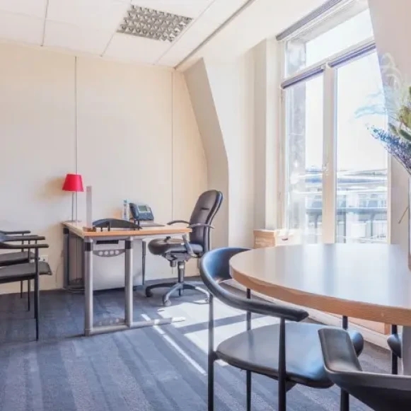 Bureau privé 31 m² 8 postes Coworking Place Louis Armand Paris 75012 - photo 3