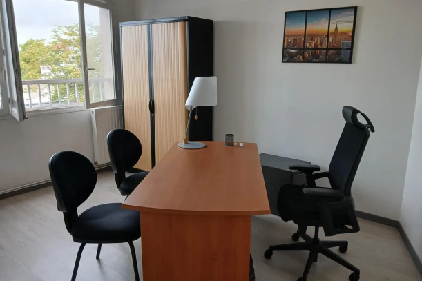 Bureau privé - 93120 - 2 postes - 555€