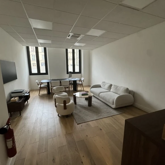 Bureau privé 65 m² 12 postes Location bureau Avenue de Friedland Paris 75008 - photo 1