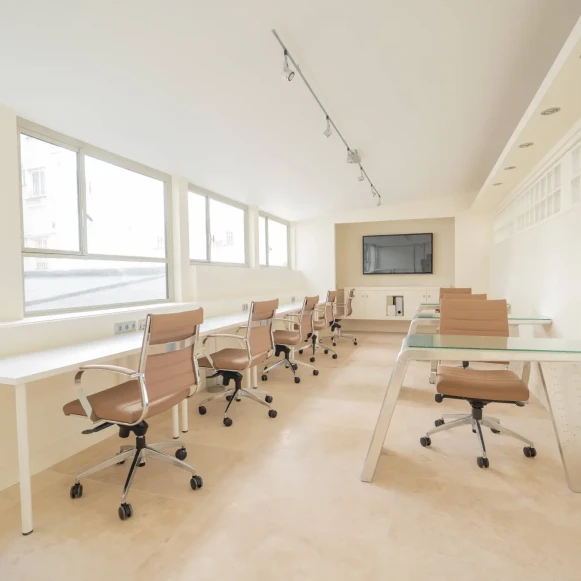 Bureau privé 35 m² 9 postes Location bureau Rue Saint-Dominique Paris 75007 - photo 1