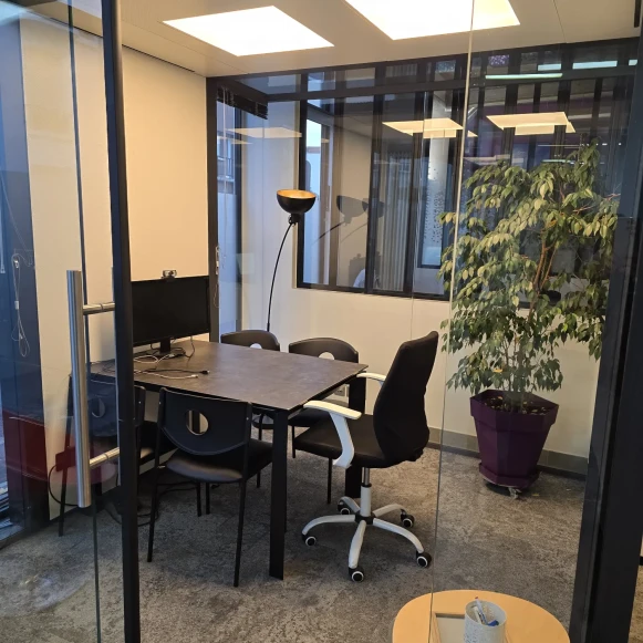 Espace indépendant 60 m² 6 postes Location bureau Rue de la République Vanves 92170 - photo 2