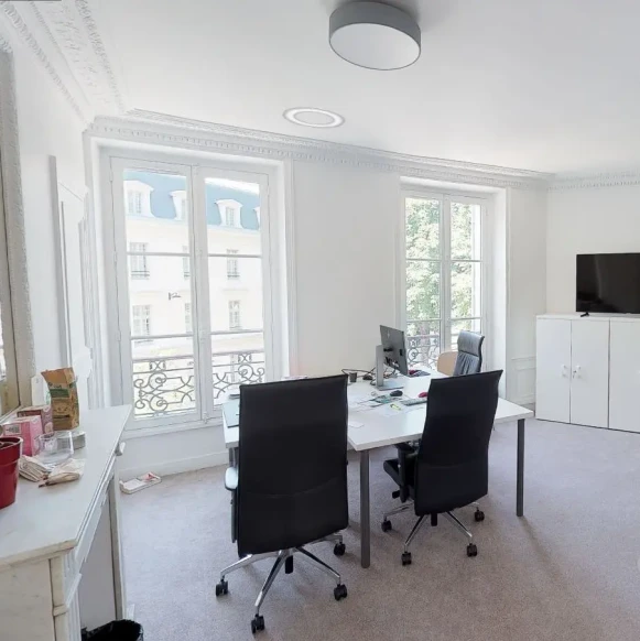 Bureau privé 17 m² 5 postes Location bureau Rue de Laborde Paris 75008 - photo 1