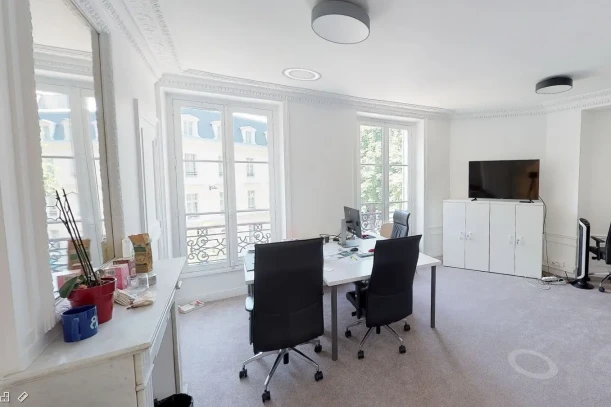 Bureau privé - 75008 - 5 postes - 1900€