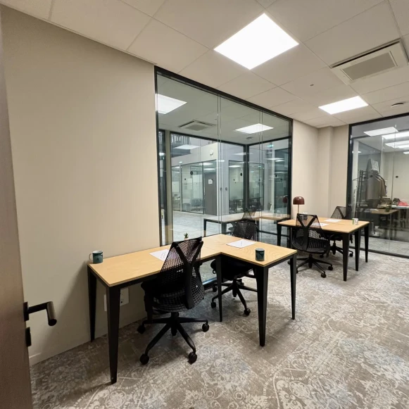 Bureau privé 13 m² 4 postes Location bureau Avenue Thiers Nice 06000 - photo 1