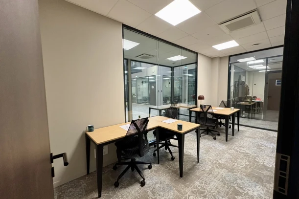 Bureau privé - 06000 - 4 postes - 1000€