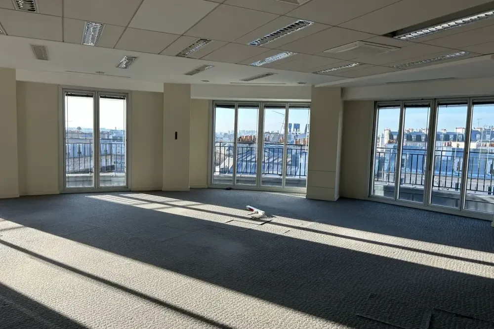 Bureau privé - 75018 - 9 postes - 3510€