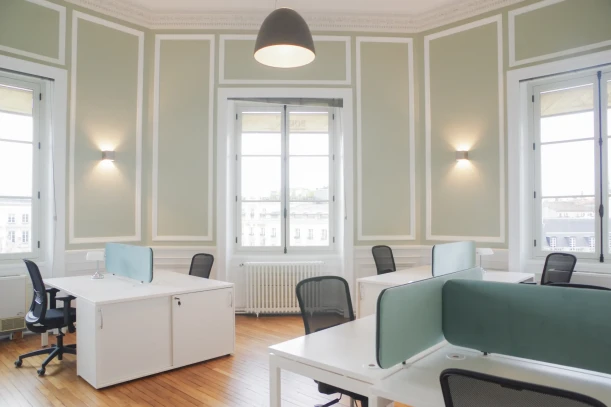 Bureau privé - 33000 - 7 postes - 3096€