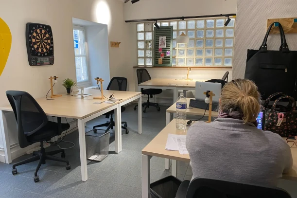 Open Space - 45000 - 10 postes - 180€