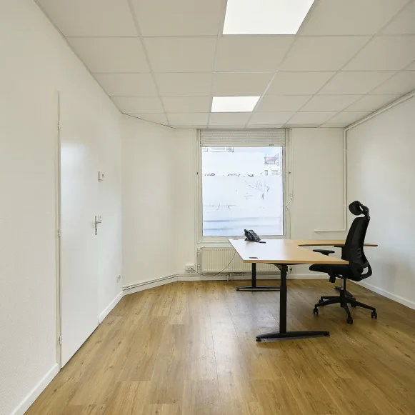 Bureau privé 15 m² 5 postes Coworking Rue de Fontenoy Lille 59000 - photo 4