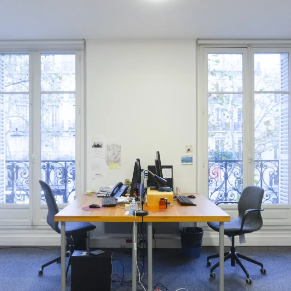 Bureau privé 25 m² 4 postes Location bureau Boulevard de Sébastopol Paris 75001 - photo 1