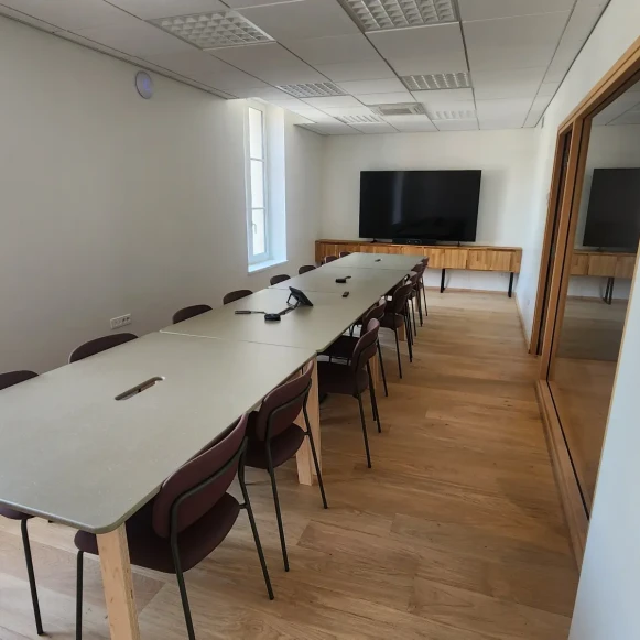 Bureau privé 24 m² 6 postes Location bureau Rue Parmentier Oullins-Pierre-Bénite 69600 - photo 9