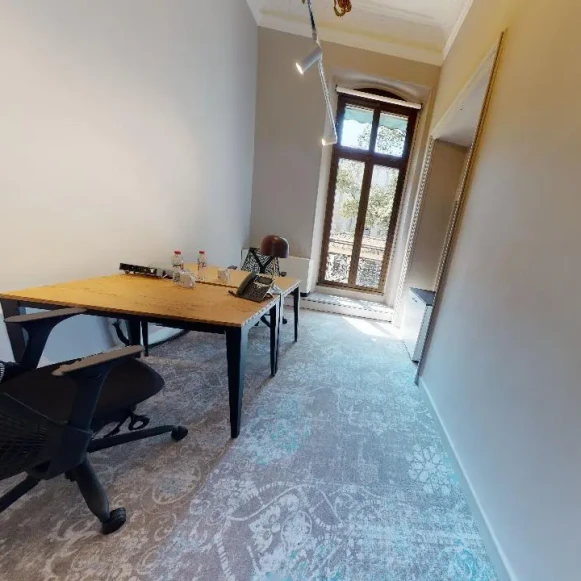 Bureau privé 12 m² 2 postes Location bureau Rue Balthazar-Dieudé Marseille 13006 - photo 1