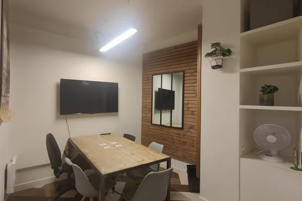 Bureau privé - 75002 - 3 postes - 1320€